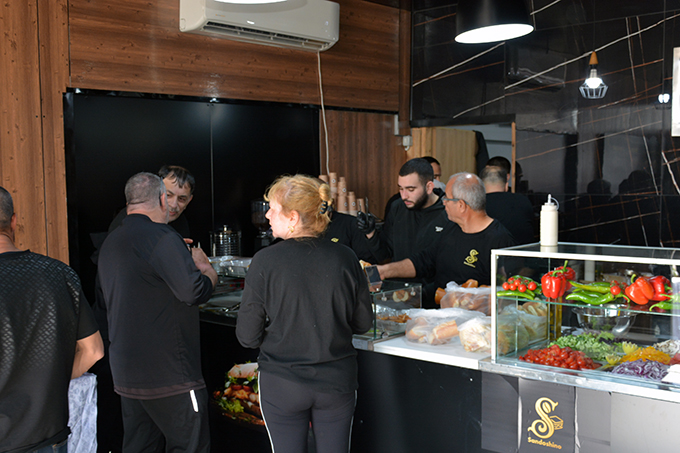 افتتاح مطعم *Sandoshino* في جلجولية بإدارة أبناء المرحوم ابو ايوب جابر